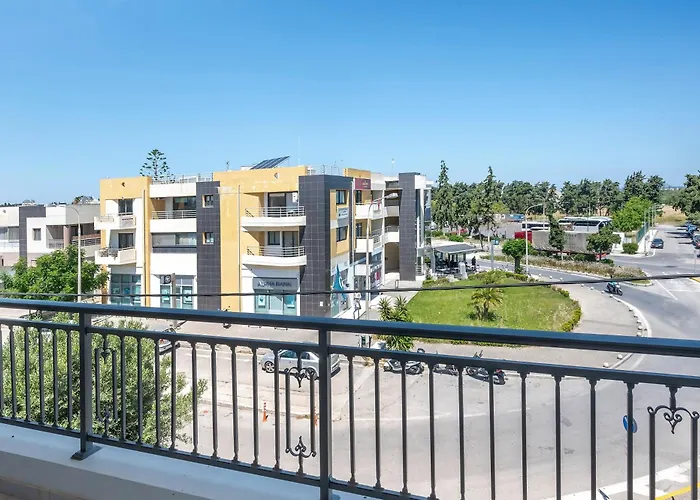 Calm House * Platánion