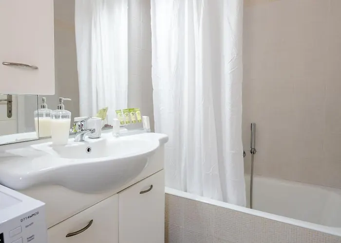 Calm House * Platánion