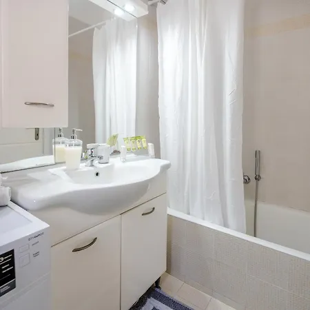 Calm House Platánion