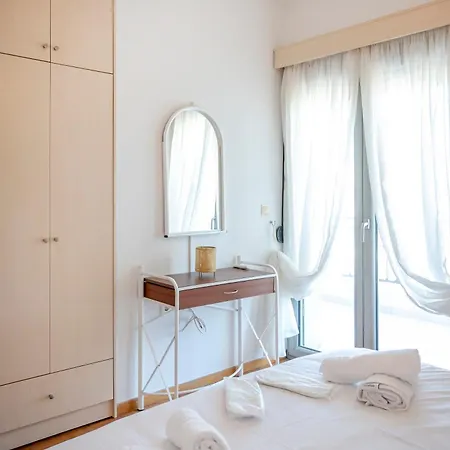 Calm House Platánion