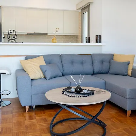 公寓 Calm House Platánion