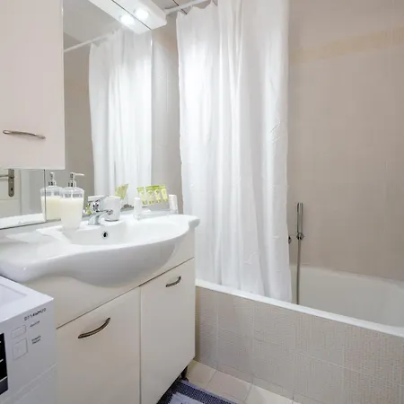 Calm House * Platánion