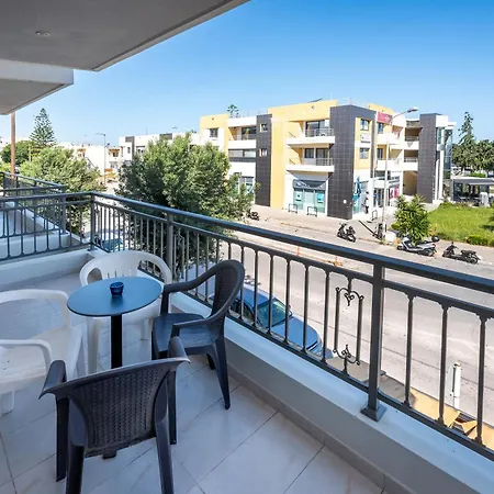 Calm House Platánion