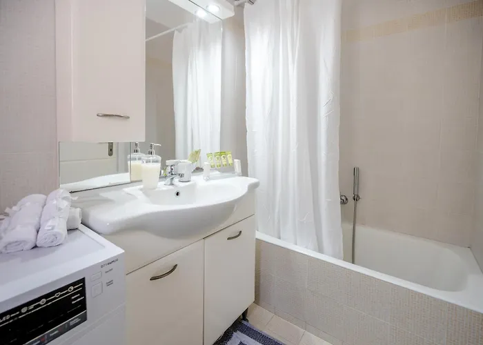 Calm House Platánion