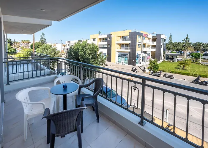 Calm House Platánion