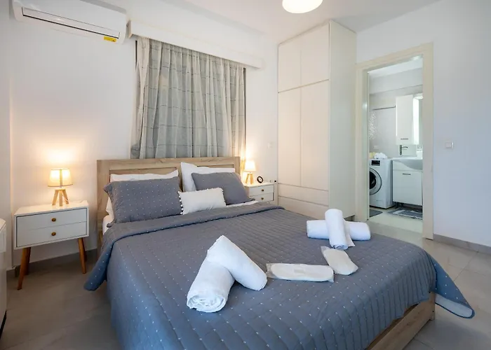 Calm House Platánion