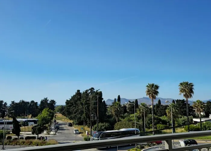 Calm House Platánion